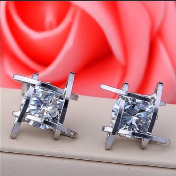 Jewelry - NEW SILVER 3D CAGE DIAMOND STUD EARRINGS